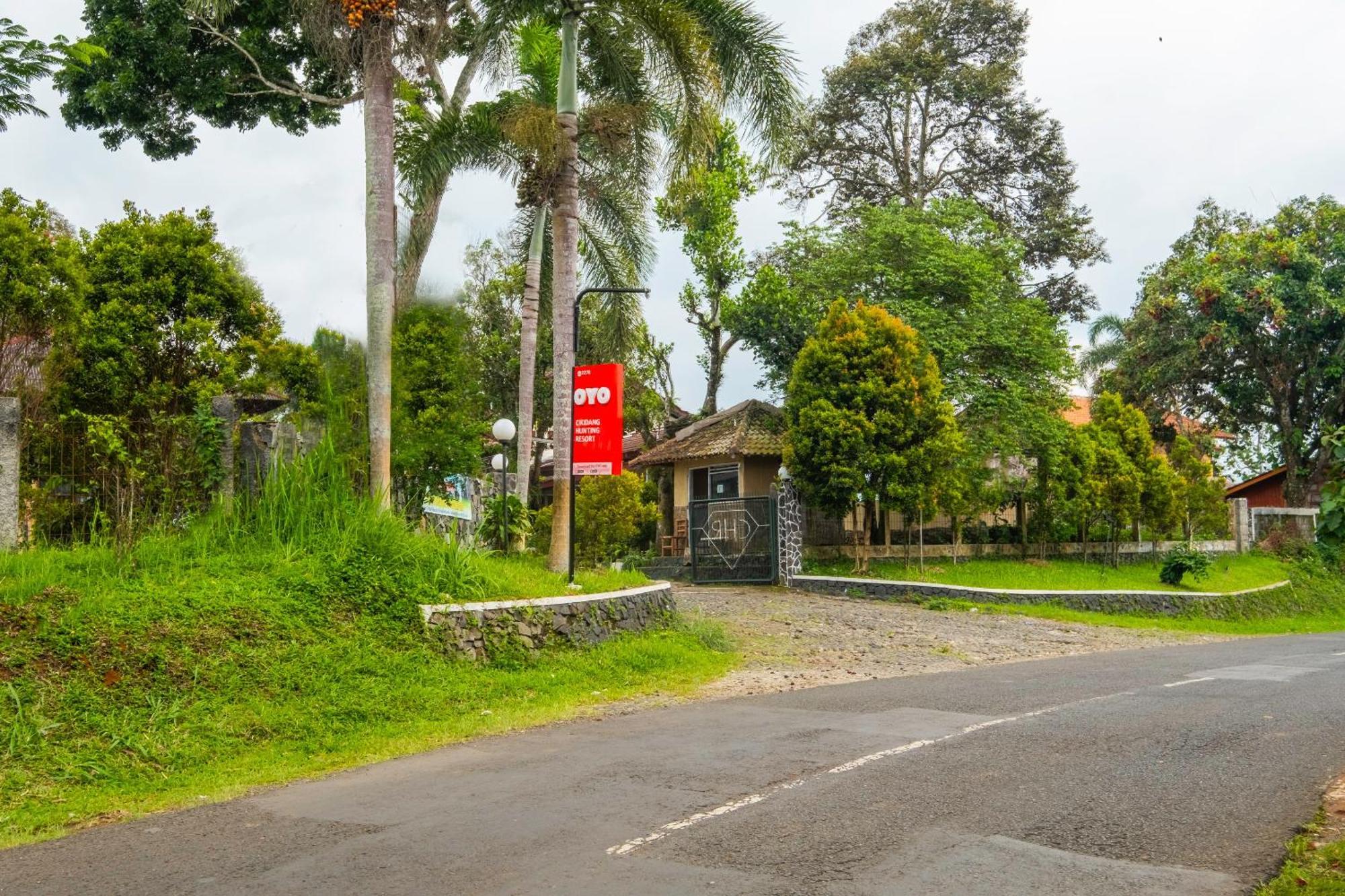 Oyo 2278 Cikidang Hunting Resort Sukabumi Exterior photo